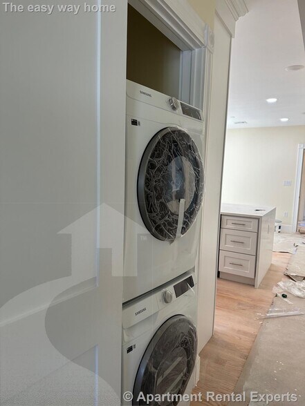 Building Photo - 32 Putnam Ave