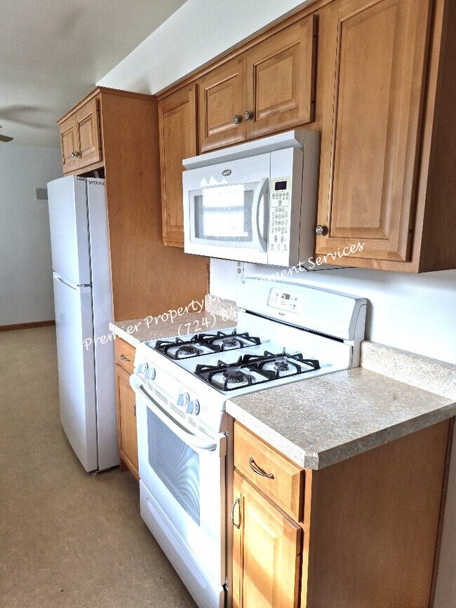 Building Photo - 990 Clearview Dr