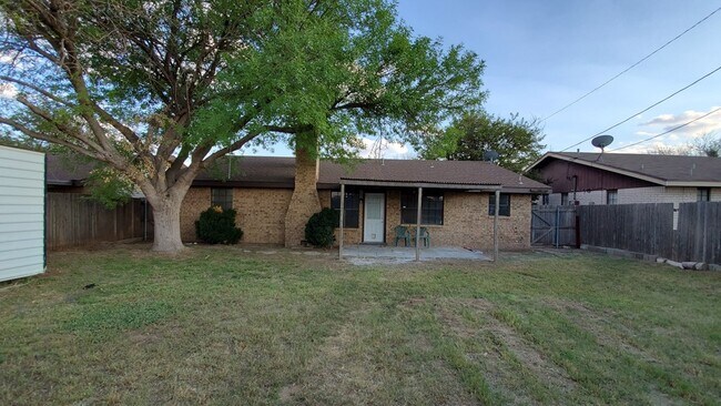 Building Photo - 2042 Magill St