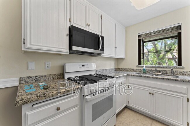 Building Photo - 18142 Sundowner Way