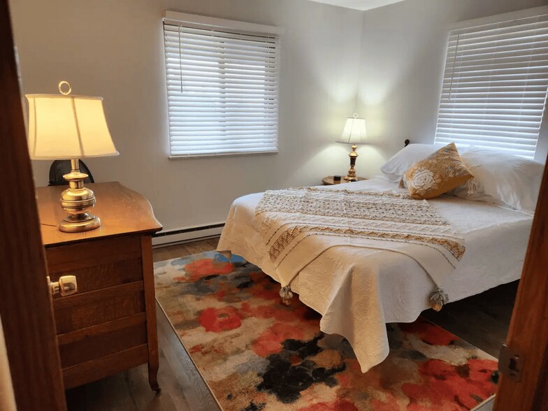 Building Photo - 1949 Miami St