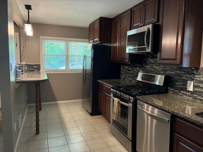 KITCHEN - 5112 Hollywood Rd