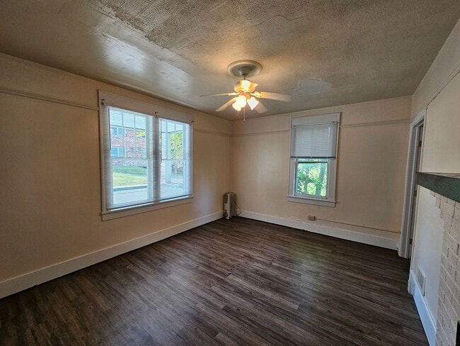 Building Photo - 397 Gilmore St