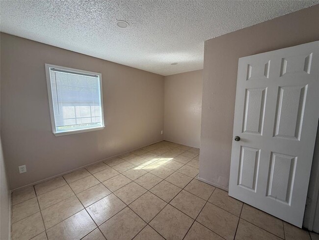 Building Photo - 2203 Donahue Ln