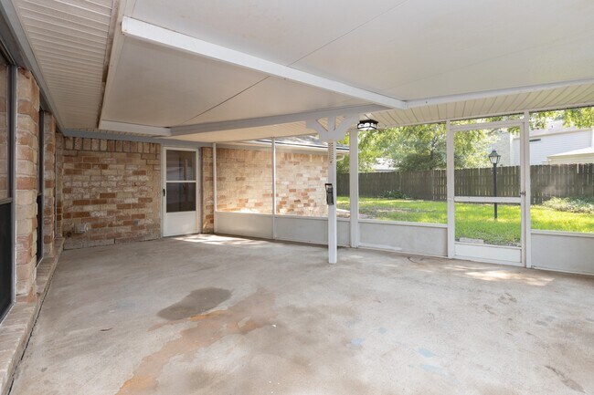 Building Photo - 4011 Flint Creek Dr