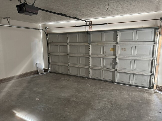 Building Photo - 106 S Forest Dr