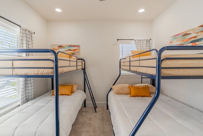 Building Photo - 719 Eleanor Ave