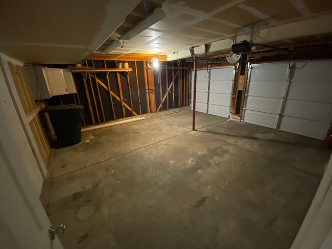 Building Photo - Family Style Home In The Coveted Marsten Neighborhood!