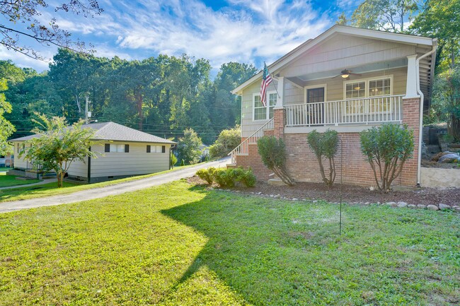 Building Photo - 1607 Knickerbocker Ave