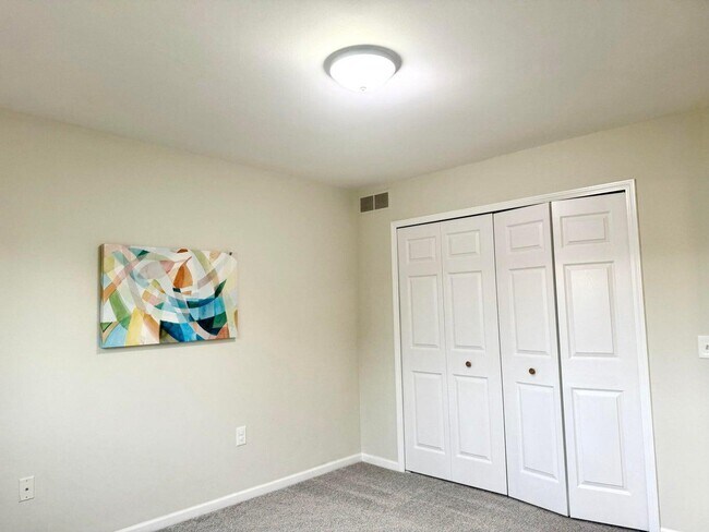 Building Photo - 2400 Rockport Ct