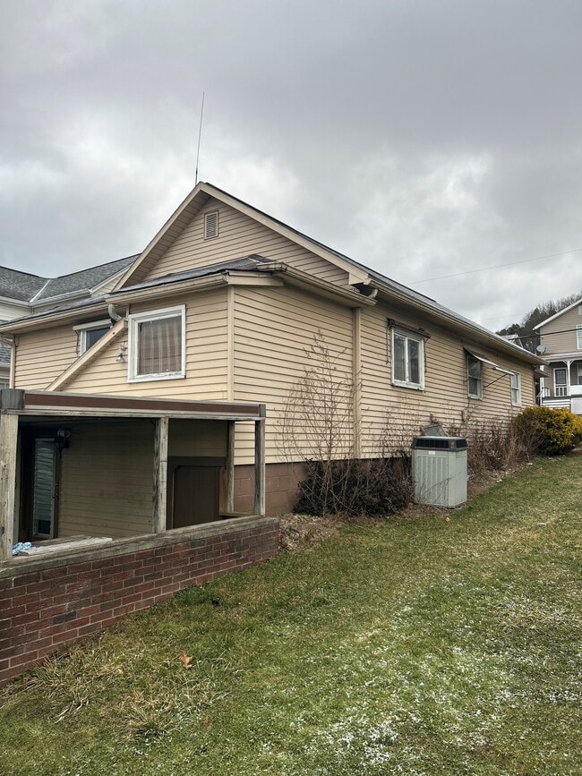 Building Photo - 218 Central Ave