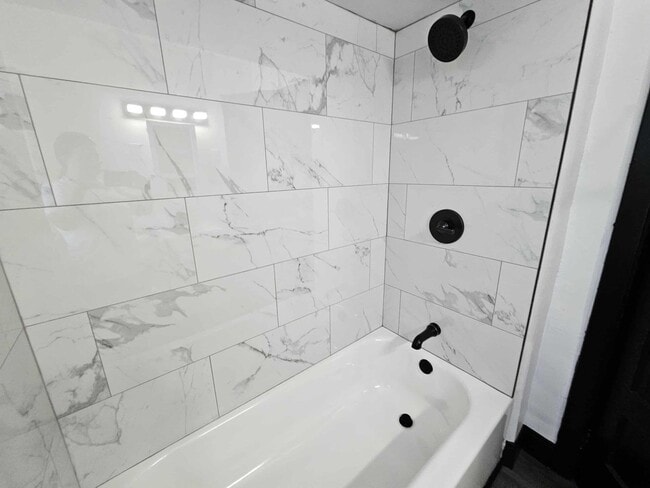 Building Photo - Beautiful 4 Bed, 1 Bath Home for Rent- Spa...