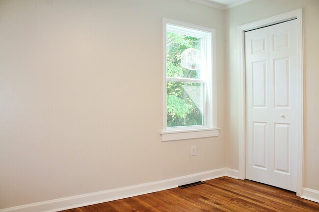 Building Photo - 275 Piney Ln