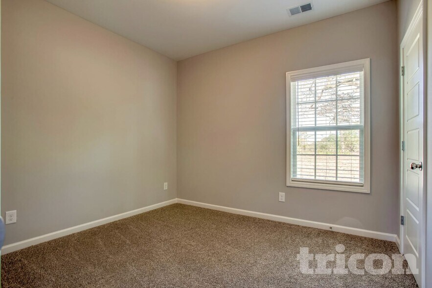 Building Photo - 738 W Coker Way