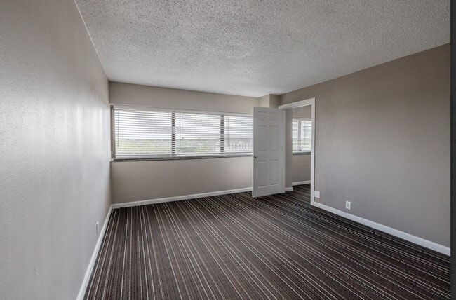 Building Photo - 14703 Park Row Blvd