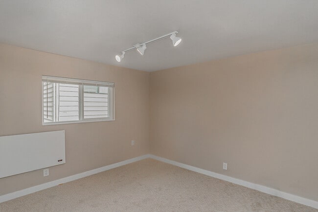 Building Photo - 1732 Dexter Ave N