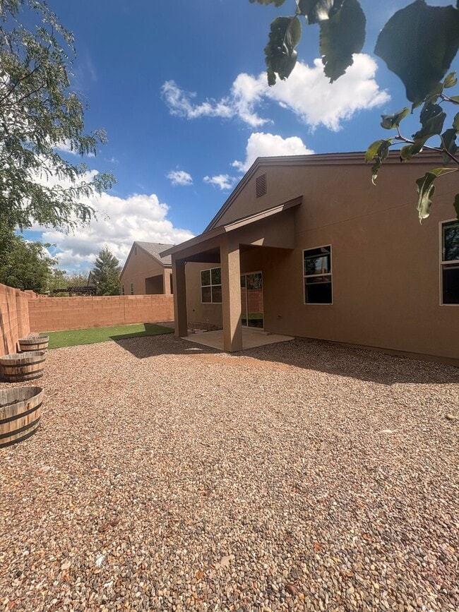 Building Photo - 5247 Via del Cielo Ln