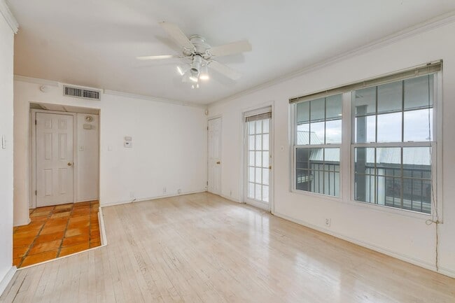 Building Photo - 910 Duncan Ln