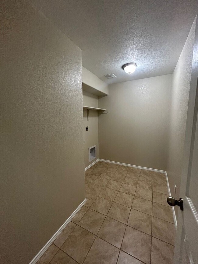 Building Photo - Updated China Spring ISD Home