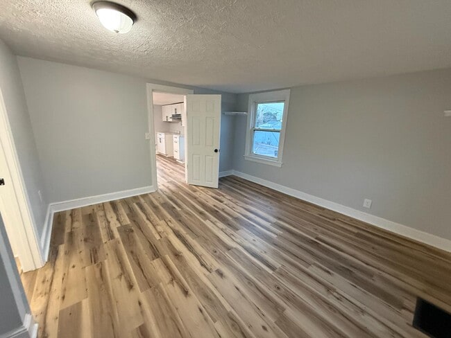 Building Photo - 127 4th St