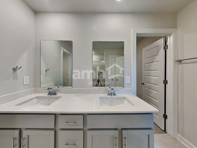 Building Photo - 210 Granby Trl