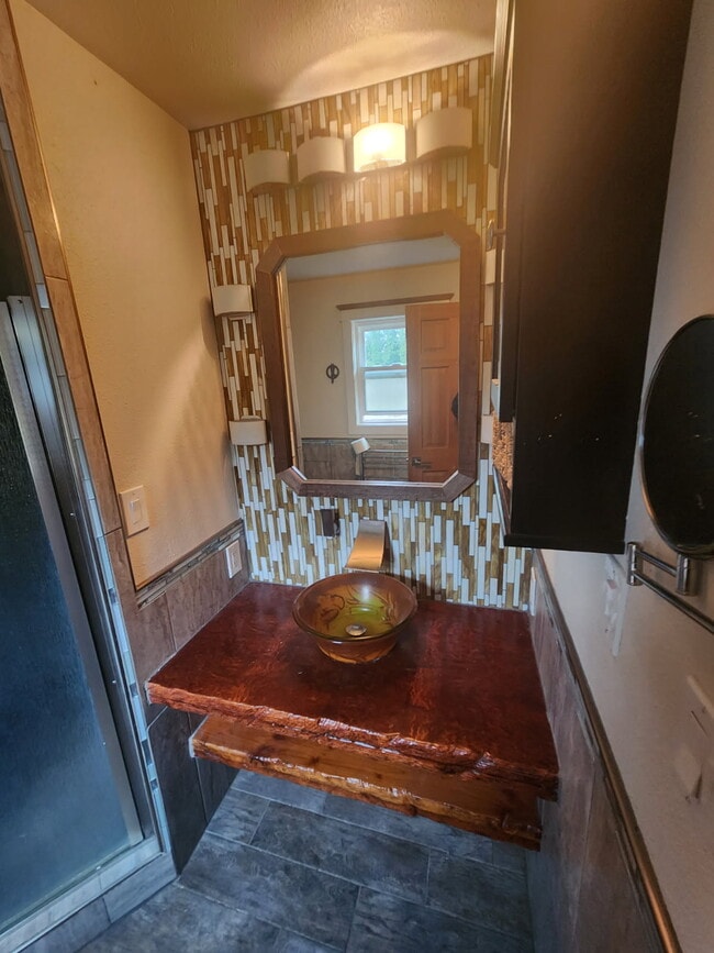 Building Photo - 1609 NE Waterfront St