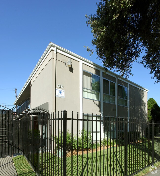 Primary Photo - 909 S Citron St