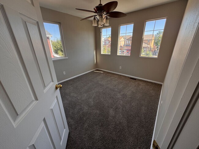 Building Photo - Newly Remodeled 3 Bedroom Home in Claremon...