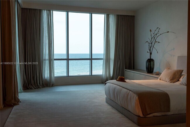 Building Photo - 5959 Collins Ave