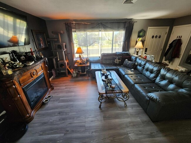 Building Photo - 510 Delafield Ave