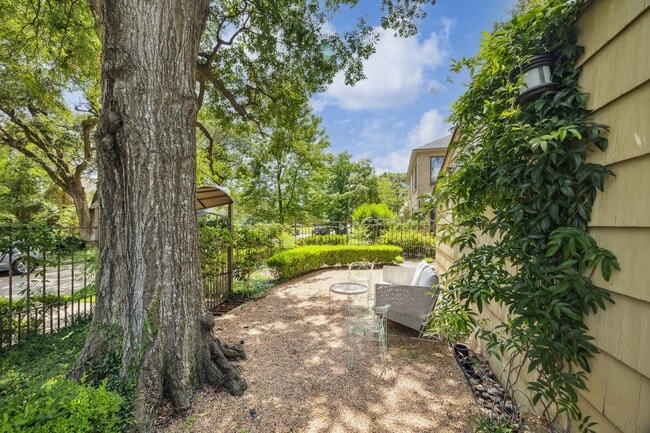 Primary Photo - 1802 Lexington St