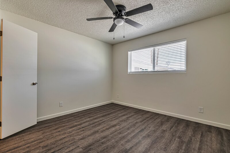 Building Photo - 5927 W Rose Ln