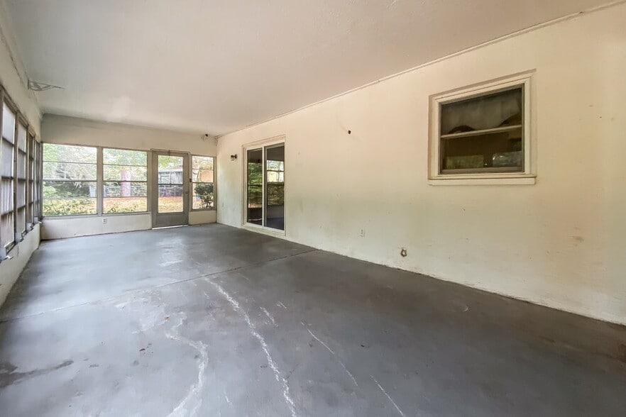 Building Photo - 11351 Collingswood St