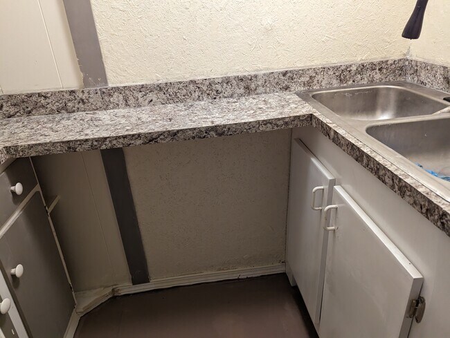 Building Photo - 612 Leawood Dr