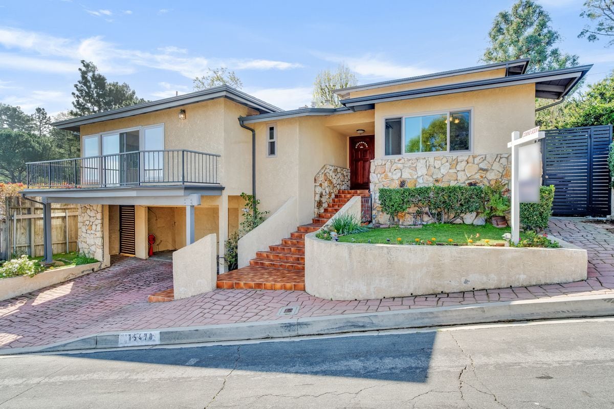 Building Photo - 15470 Longbow Dr