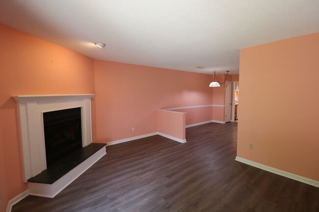 Building Photo - 171 Forest View Dr
