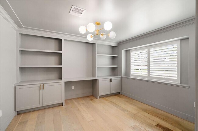 Building Photo - 1075 Curtin St