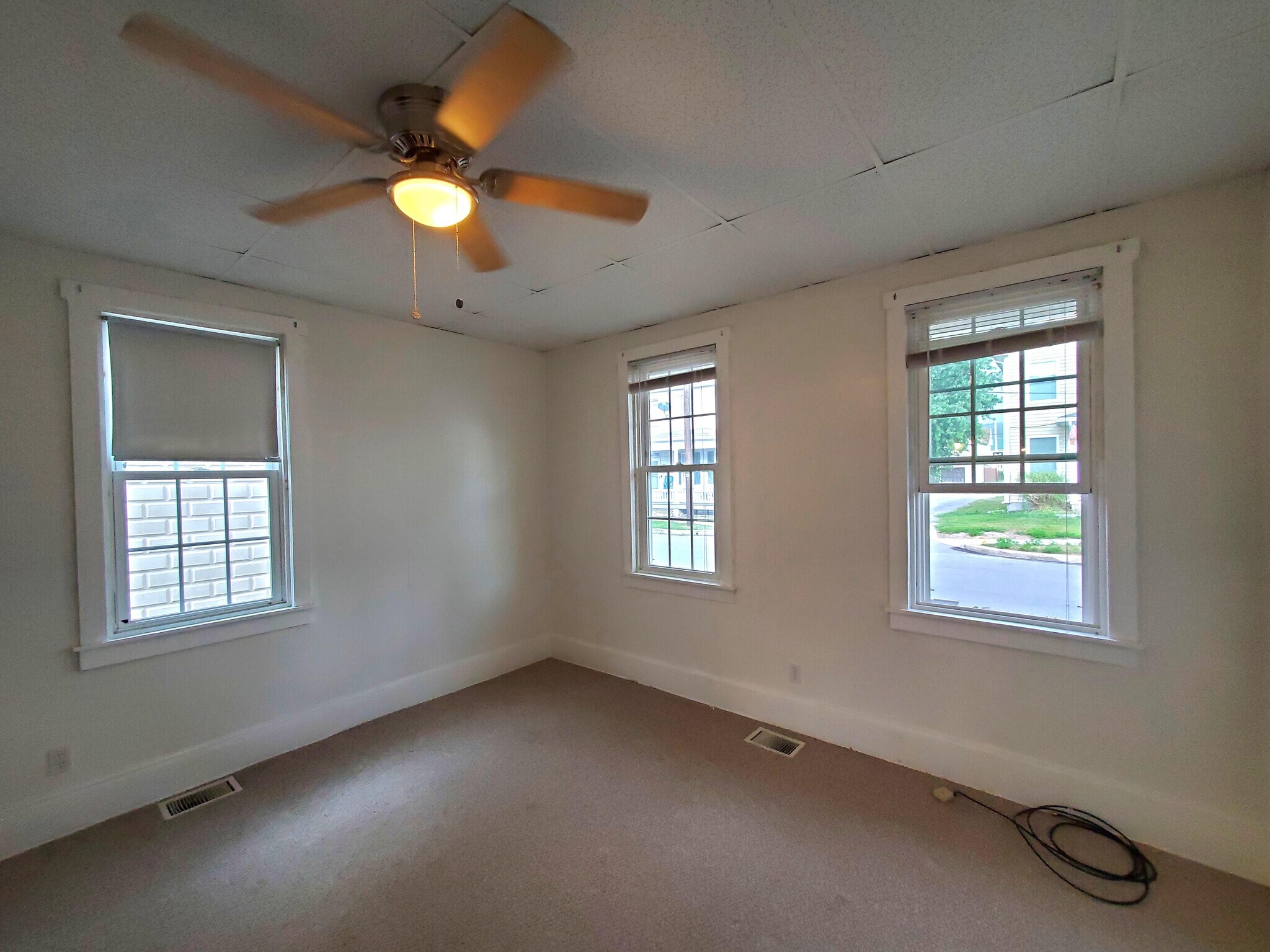 Building Photo - 658 Grand St