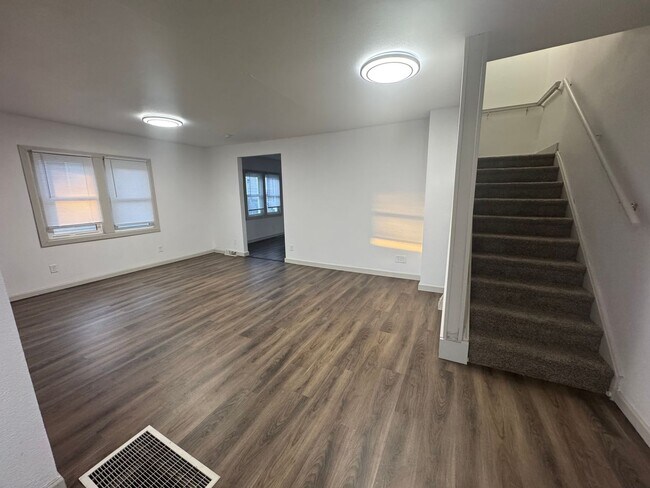 Building Photo - Remodeled 4 Bed 2 Bath For RENT