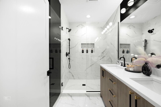 Building Photo - 6152 S Champlain Ave