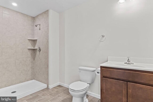 Building Photo - 32 Pamela Dr