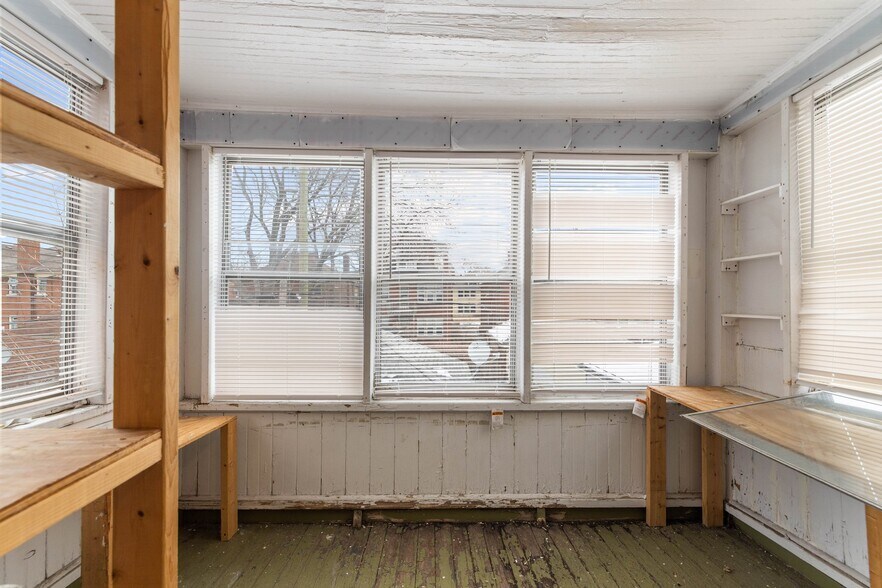 Building Photo - 966 Beaconsfield Ave