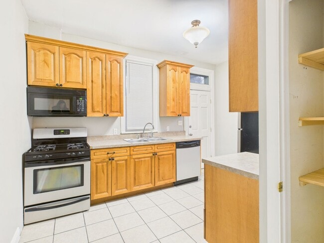 Building Photo - 3 Bedroom Single Family Home on Delaware St.