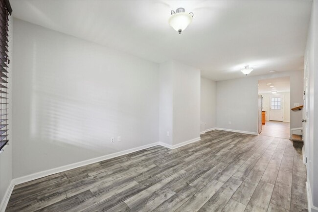 Building Photo - 3 Bed 1.5 Bath Twin in West Chester Borough!