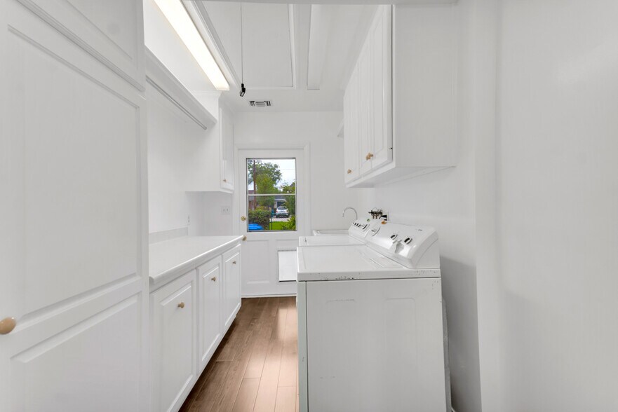 Building Photo - 4722 Forman Ave