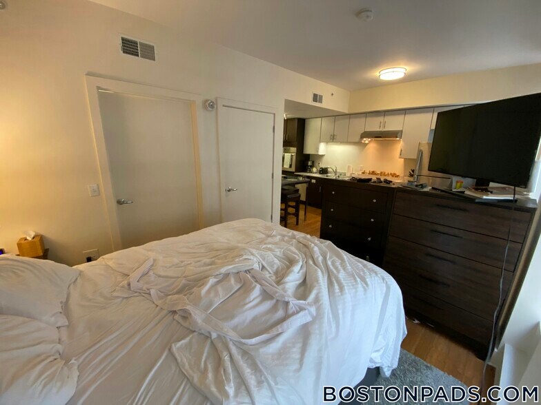 Building Photo - 8 Winter St