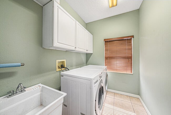Building Photo - 1843 Mira Lago Cir