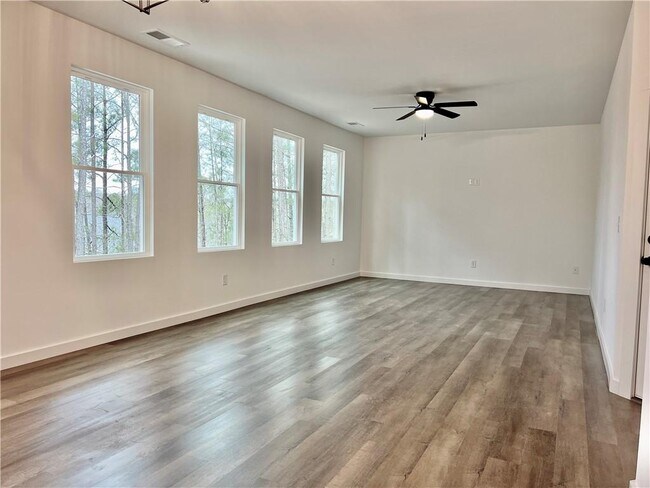 Building Photo - 24 Rocky Cir NE