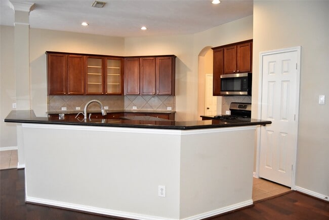Building Photo - 18627 Summercliff Ln