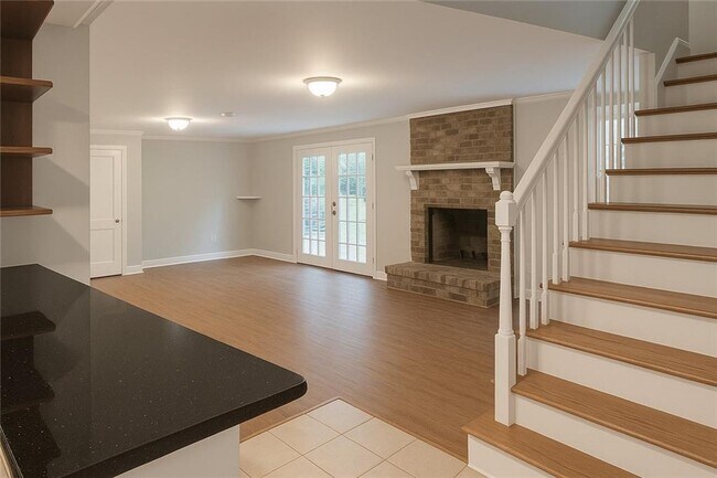 Building Photo - 1719 Chateau Dr